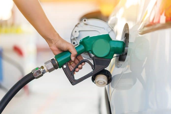 Prix du carburant : quel modèle de voiture consomme le moins d'essence ?