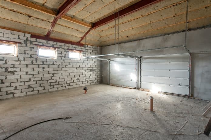 Isolation : comment protéger votre garage des températures glaciales du plafond au sol ?