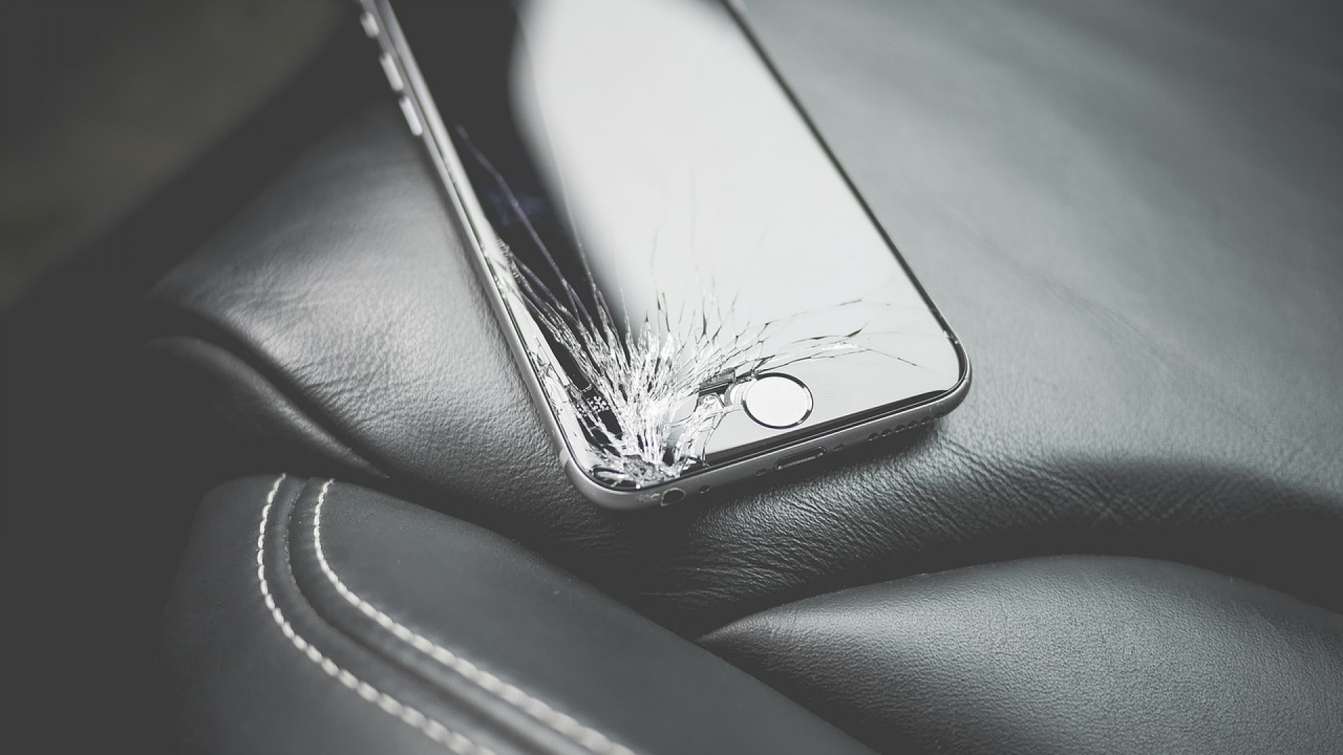 Écran iPhone XR cassé : que faire et comment le remplacer ?
