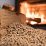 Granulés de bois et d'une bûche