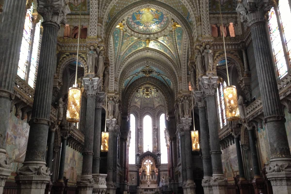 Lyon  découvrez les 5 sites incontournables qui font de cette ville l'une des attractions les plus prisées de France !