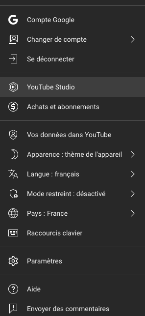 Une capture d'écran d'un menu en français révèle des options telles que YouTube Studio, les paramètres du compte et la langue définie sur le français. Avec le mode restreint désactivé et le pays défini sur la France, il fait également allusion à des fonctionnalités telles que « brouillon auto » entre autres paramètres.