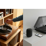 Comparaison côte à côte d'une platine vinyle classique avec des disques vinyles et d'une platine vinyle moderne Bluetooth connectée à des enceintes sans fil et à un smartphone.